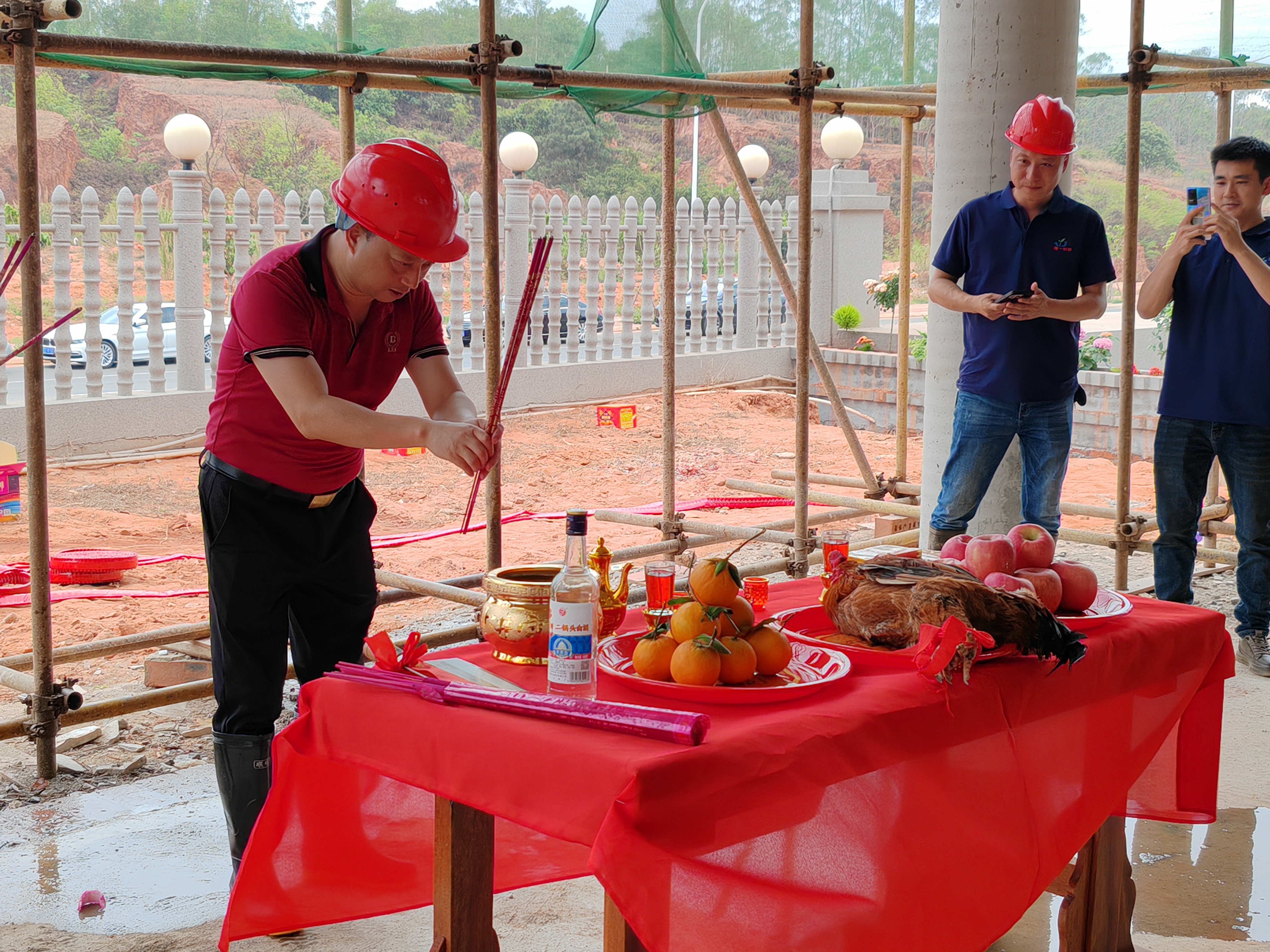 主體結(jié)構(gòu)順利封頂大吉 主體結(jié)構(gòu)順利封頂大吉